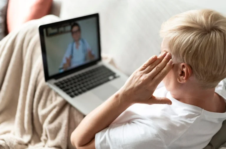 Crise de pânico: tratamento online para evitar recorrências